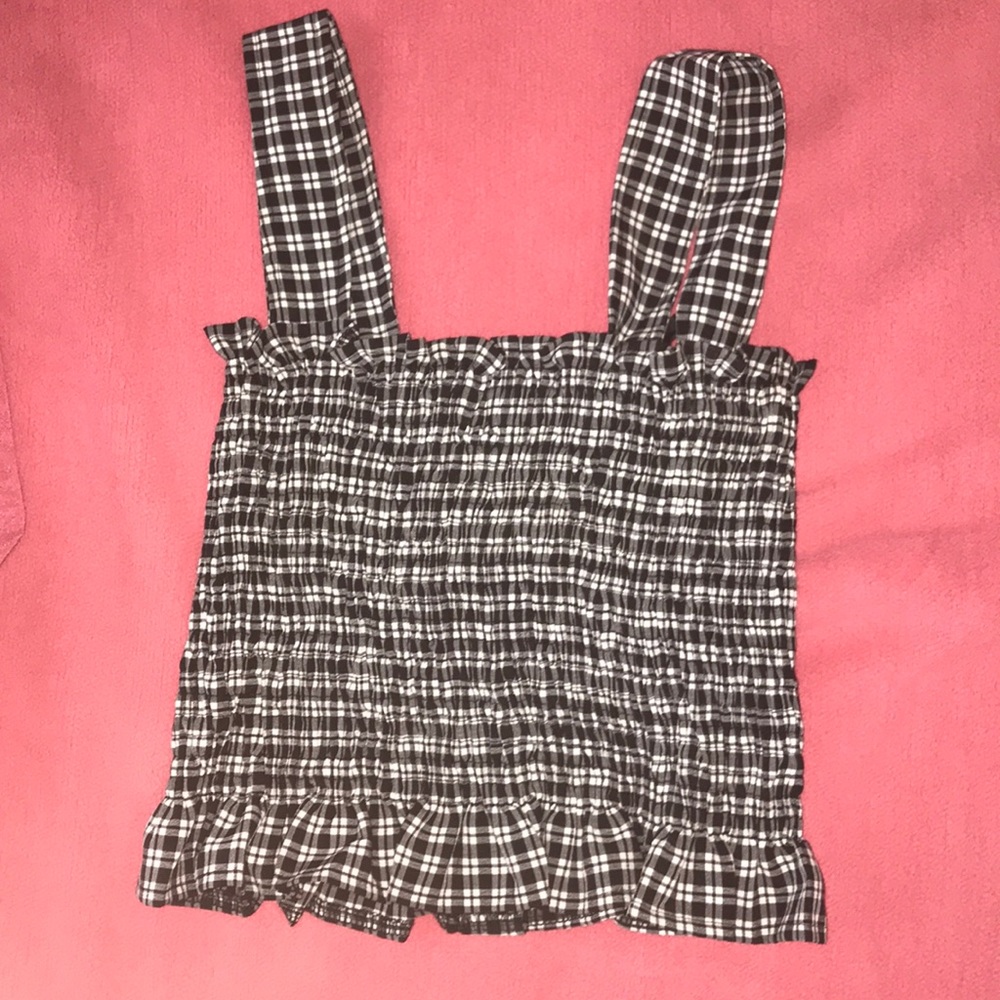 Black and white summer fitted tank